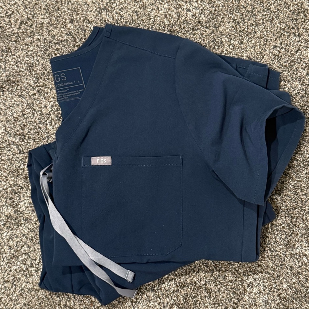 FIGS Dark Harbor Catarina top/Zamora high-waisted jogger scrub set size L